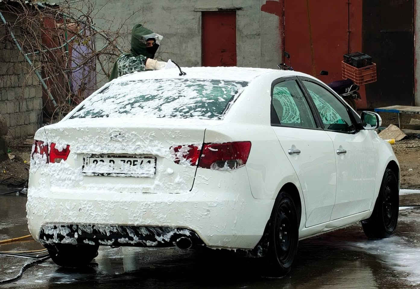 السلام عليكم سيراتو موديل 2013
رقم أربيل شرط التحويل 
كير مكينه بشرط بشرط ما مفتوح 
______________________
مواصفات 
اشاير مري 
مري شفط 
طخم تاير جديد 
صدر امامي خلفي جديد 
تبريد ثلج 
______________________
السياره بيها بالهلال.جاملق الوره جهت اليمين شبر صبغ  
سياره جديده وجاهزه مال جناي 
______________________
مكان السياره القياره قريه الحاج علي 
للستفسار الاتصال علئ الرقم ***********
____________
سعررر 112 وبيهاا مجال
