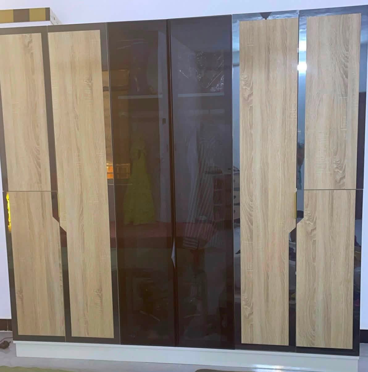 السلام عليكم
اثاث منزلي للبيع الله شاهد استعمال شهر واحد 

القنفات بعد محد كاعد عليهن بغلافهن 

غرفة النوم مع الدواشك ب700

الكاونتر ب750

الغسالة الجي الاصلي ضمان خمس سنوات ب300

المجمده ب100

القنفات ب700

عندي ايضا سبالت ابو الطن ونص اثنين وابو الطنين واحد 

العنوان كفائات السيديه 

***********

