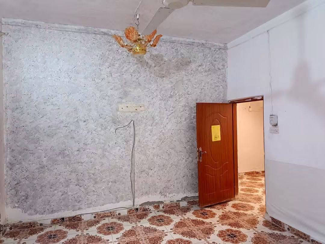 مشتمل للبيع ١٠٠م مربع
حي الحكيم شارع عميد جادر طابقين يتكون من استقبال مطبخ وهول وثلاث غرف نوم السعر ٣٨ وبيه مجال للاتصال ***********
علما بأن البيت فارغ حاليا
