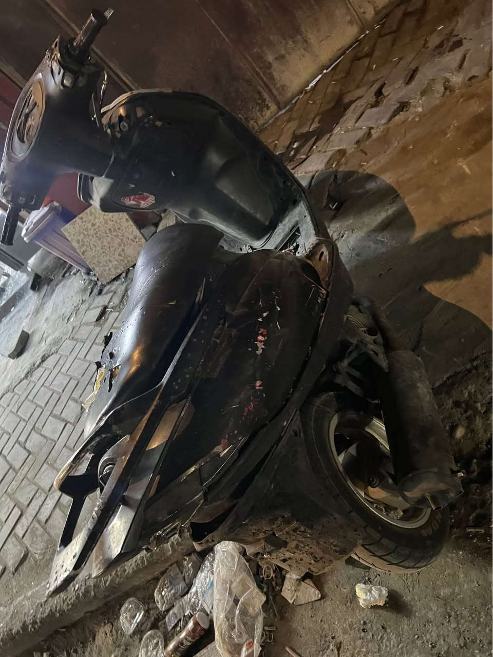 سلام عليكم ماكس 140 
  دراجه مكينه.  خرسه. خرسه لا نضوح لاتبخير لاصوت بلمكينه.   صلنصه. مكسوره.  كرهبايات طافيه لان يرادله ماجمع  وباتري. وهاي كفراته. بايعلك. مكينه الدراجه نص  نكره. حتى ميحتاج اصعد على ستاند واصلخ هندر هيه وعلى لستان. الصفح تشتغل. يرادله شغل. الدراجه. سعره 150. 149 و750 مابيععع. قفل قفل قفل. رجاءااذا تعامل. لطب. لان بس المكينه اذا اريد  ابيعه. ب250   بس مكينه.   بغداد الاعظميه *********** بغداد, العراق
