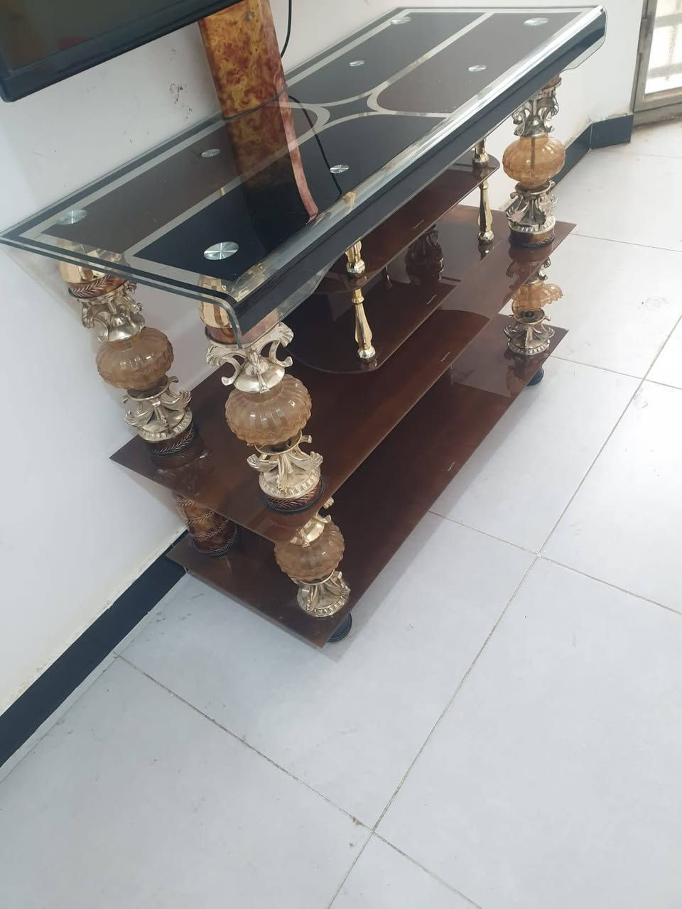 مبردة • ميز شاشة • ثريه