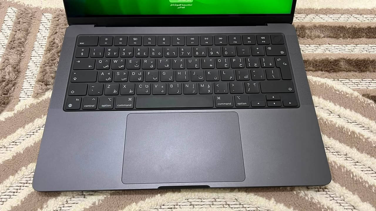 💻 للبيع: 2024  MacBook Pro 14-inch (M4 Chip) المعالج: Apple M4 chip (10-core 
CPU / 10-core GPU) أداء خارق للمونتاج والتصميم والعمل الثقيل.

• الذاكرة العشوائية (RAM): 16GB.

• السعة التخزينية: 512GB SSD فائق السرعة.

• الشاشة: 14-inch Liquid Retina XDR.

• اللون: أسود الفضاء (Space Black).

🔋 حالة البطارية والنظافة:
• نسبة صحة البطارية: 100% (Maximum Capacity 100%).

• عدد دورات الشحن (Cycle Count): 35 دورة فقط! (استخدام معدود جداً).
• النظافة: 10/10 أخوان جديد بدون أي شخط أو أثر استخدام، مكفول من الناحية الفنية والجمالية 100%.
📦 الملحقات والمرفقات:
• الكارتون الأصلي مع جميع ملحقاته الرسمية (الشاحن الأصلي 70W USB-C + الكيبل الأصلي).
مع كفرين حماية شفاف وطافي
وكالة ماستر

***********
