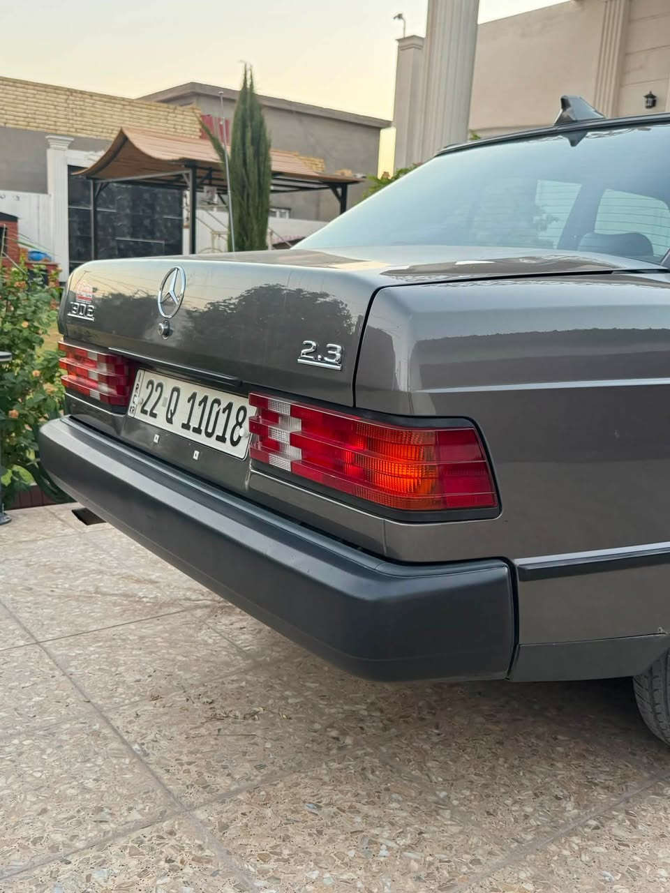 مرسيدس طيارين حجم 230 كير اوتوماتيك فول مواصفات تبريد بلادي دخول جديد رقم أربيل موديل ١٩٨٤ مكفولة من الحادث والضربة والتبديل سيارة عالبلاد محرك وكير وتبريد وكهربائيات وصدر وتايرات ومنضومة بانزين خالية من اي نقوصات شواصي ولغود وتكم كلها بلادية حتى سبير الشكركة بعده بيها السعر ٦٢ ورقة مكان السيارة بغداد / الكرخ للاستفسار ***********
