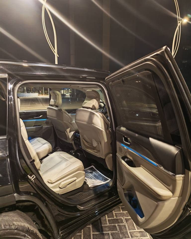 السلام عليكم 
الفخامة والموصفات👑
Jeep grand Cherokee L 
سنة الصنع : ٢٠٢٣
وارد : وارد أمريكي
الحرك :  6 سلندر 
عداد الكيلومترات:  92,000 كيلو متر 
لوحات : بغداد مرقم وجاهز اسلمك سنويه 
الضرر : بامريكا ضررهه بالتاير الي خلف السايق وهلال الجاملغ مصبوغ بالعراق الجاملغ الثاني نضرب ضربع بسيطه بدراجه ونصبغ كد شبر 
ايرابك : كله سليم 
المكان : كربلاء /بغداد /اربيل 
الموصفات (Vip) : overland 
بانورما طكتين

١/ دخول ذكي (٤ ابواب)
٢/تشغيل ذكي  
٣/صندوق ذكي (فتح ذكي باستعمال القدم)
٤/تشغيل عن بعد
٥/ مساج كشنات 
٦/رادار(٣٦٠)
٧/ تنبيه الخروج عن المسار
٨/نقطة عمياء 
٩/كامرات ٣٦٠ 
١٠/ كامرات اشاير 
١١/ هيترات بالمري 
١٢/ ابريد قطعتين منفصل 
١٣/ تبريد + تدفئة شكنات امامي خلفي 
١٤ / تدفئةستيرن
١٥/شاشة كبيره وشاشه للراكب 
١٦/ شاشة اعطال 
١٧/ كشنات ميموري السائق + الصدر
١٨/ الاربعة وضعيات قيادة 
ايكو / سبورت / كومرفت / ثلج 
١٩/ اوتو هولد 
٢٠/ سايد بريك بصمة 
٢١/ اوتو ستارت 
٢٢/ اوتو ستوب 
٢٣/ ويل حجم ٢٠ تايرات جديده
٢٤/ حساسات ٣٦٠ 
٢٥/ نظام ترحيب عند الاقتراب 
٢٦ / رادار توقف ذاتي طوارئ  خلفي + جانبي 
27/ نايت فجن تعرض بشاشه السائق 
وبيها بعد هواي موصفات 
السعر : 32,000$ وبيها مجال بسيط 
للاستفسار:
*********** بغداد, العراق
