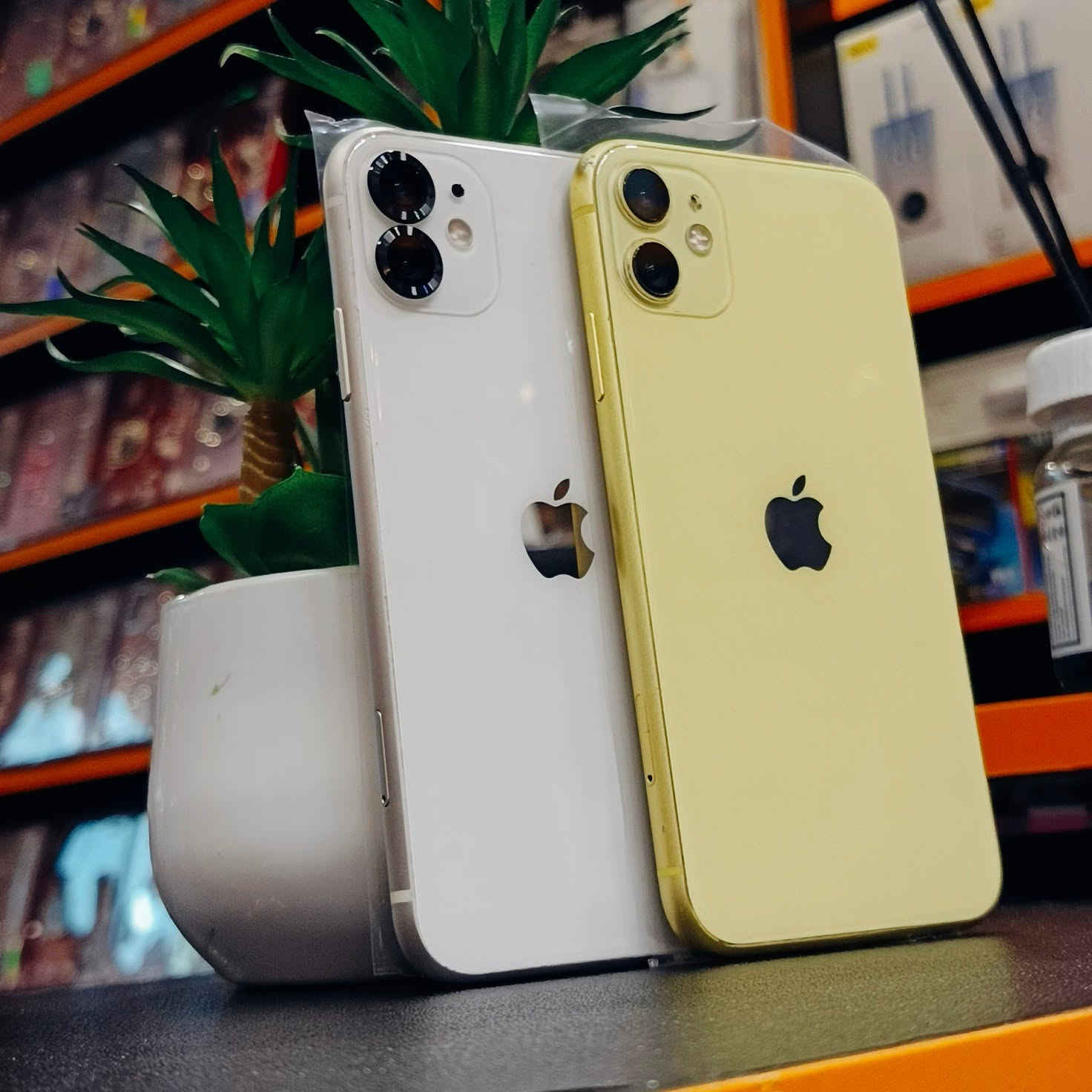 #قطعتين ايفون 11 بسعر مناسب  👇

# iphone 11 
(( اللون الاصفر )) 

الذاكرة  64 GB
البطارية 100 % 
مستبدل شاشة (( كلشي شغال 100% ))
#السعر 175 الف فقط 

#iphone 11 
(( اللون الابيض )) 
الذاكرة 64 GB 
البطارية 82 %
(( مستبدل شاشة بصمة لوجه متوقفة تحديث ))
#السعر 175 الف 

#العنوان _الانبار _قضاء هيت _ شارع حامي حميد _مجاور مجمع الملكة أو مقابل مكتبة الأقلام _ مركز الباشا 💥
#لتواصل معنا : 
واتساب / ***********
الانستا / albasha-mople
