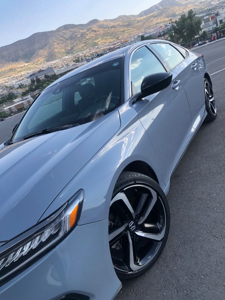 Accord 2022 Sport
1.5 Tubro 
بنزین 
قطعة ونصف صبغ.
الإيرباك فقط دکمە افتح
ماشية 65 ألف ميل.
تحويل ووكالة بشرط.
الرقم دهوك.
اللون سمنتي.

سعر 162 و مجال بسیط 
فايبر ( *********** )
