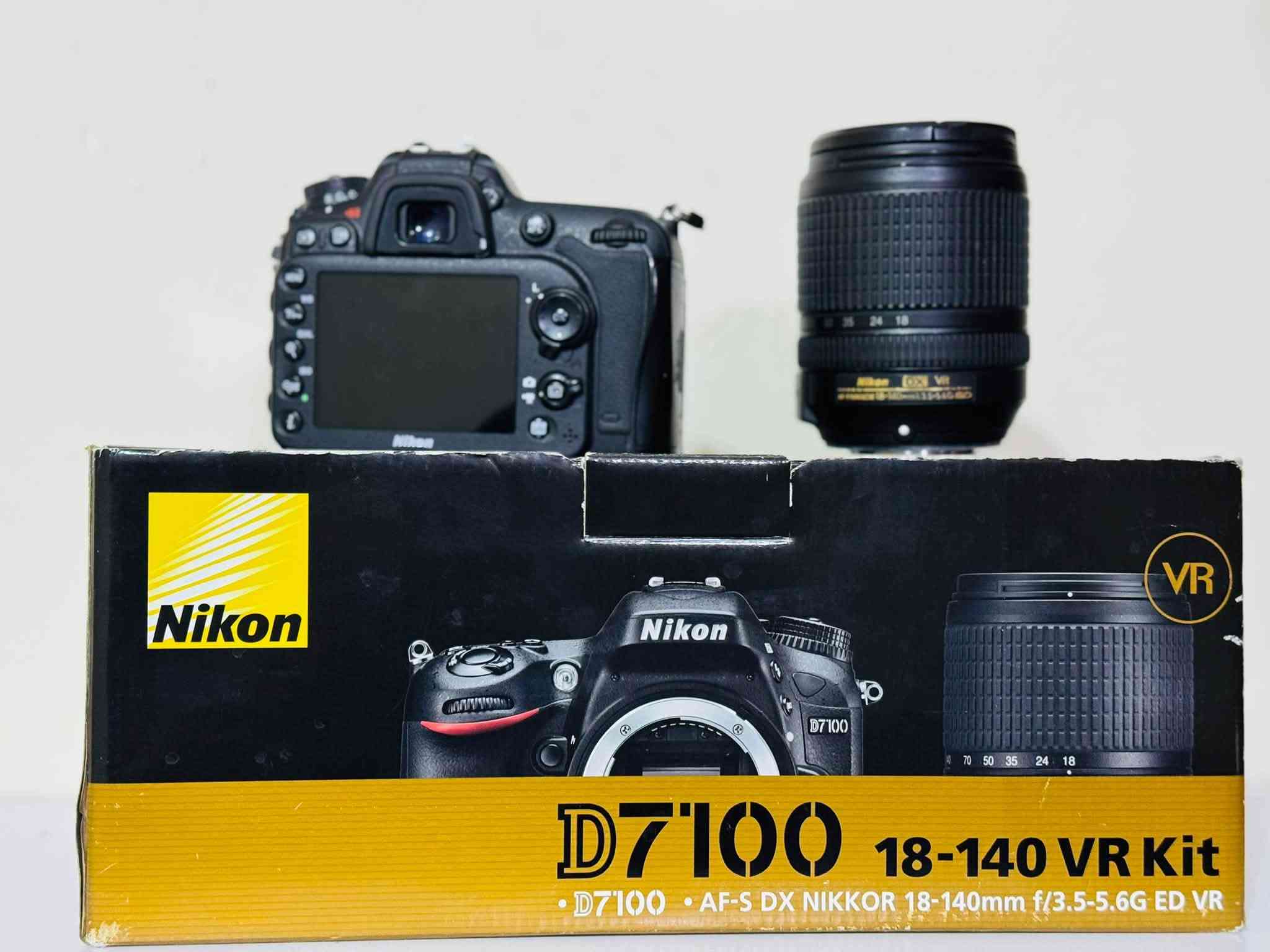 كامره نيكون d7100
عدسه 140/18 الاصليه 
كارتونه الاصليه
شاحنه
بطاريا 
رام 
حزام
جنطه 
لشتر اقل من ٥ k
السعر مناسب
***********
