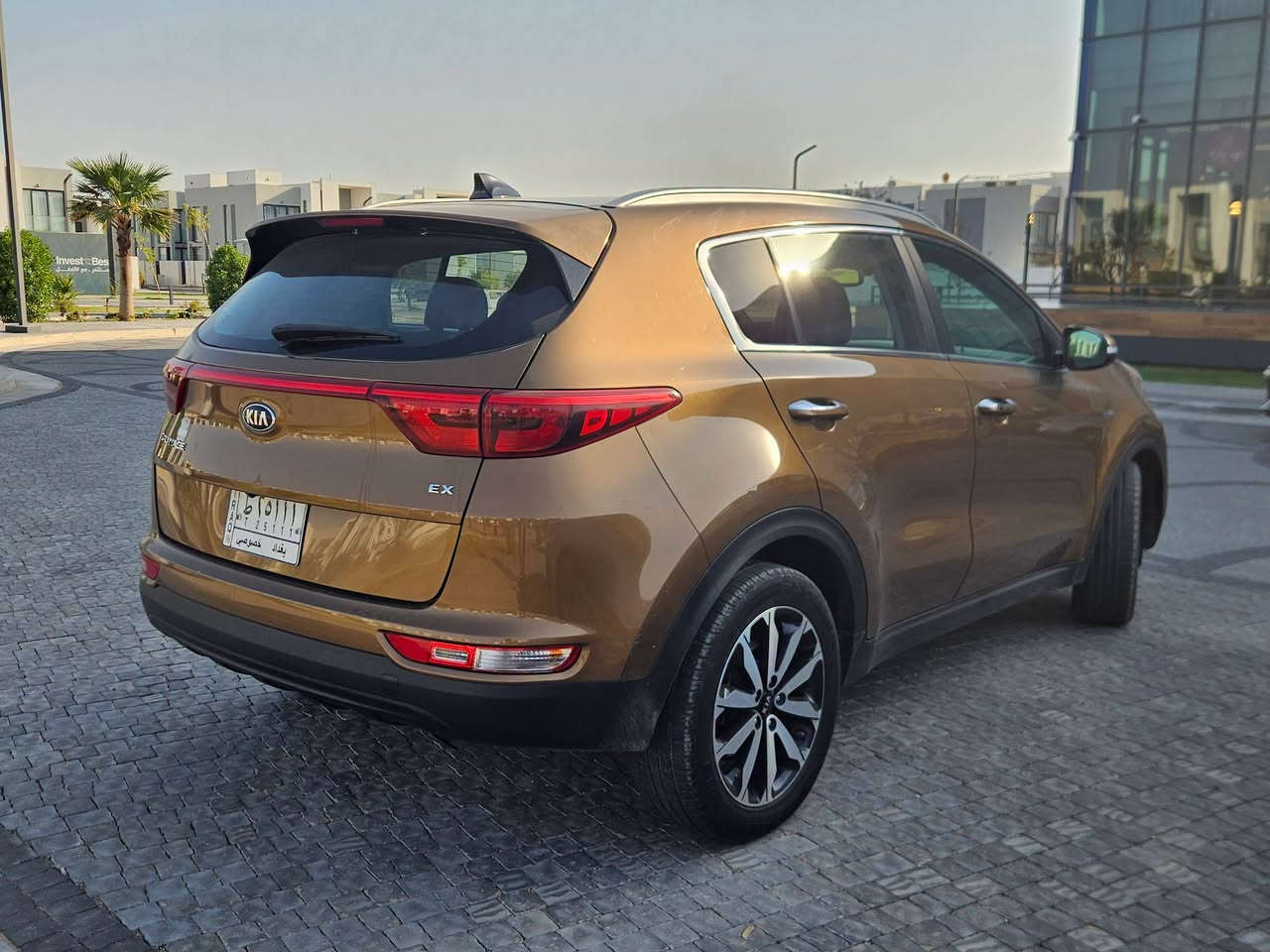 KIA SPORTAGE EX 2017
وارد أمريكي 
كلين تايتل ✅️

⚙️محرك 4 سلندر 2.4L 
🛞 دفع رباعي AWD

فول مواصفات للأخير EX
🟫 ويلات المنيوم 
🟫لايتات LED
🟫إشاير بالمري
🟫كشنات جلد +تدفئة 
🟫شاشة تدعم ANDROID AUTO
🟫تبريد قطعتين 
🟫 بانوراما

🛡أنظمة السلامة ومساعدة السائق 
🔻نقاط عمياء
🔻كامرة خلفية 
🔻نظام تنبيه المرور خلفي

مرقم بغداد بإسم شخصي تحويل مباشر
مكان السيارة بغداد مجمع بدور السكني 

ماشية 76 ألف 

للإستفسار 
*********** إتصال أو واتساب
