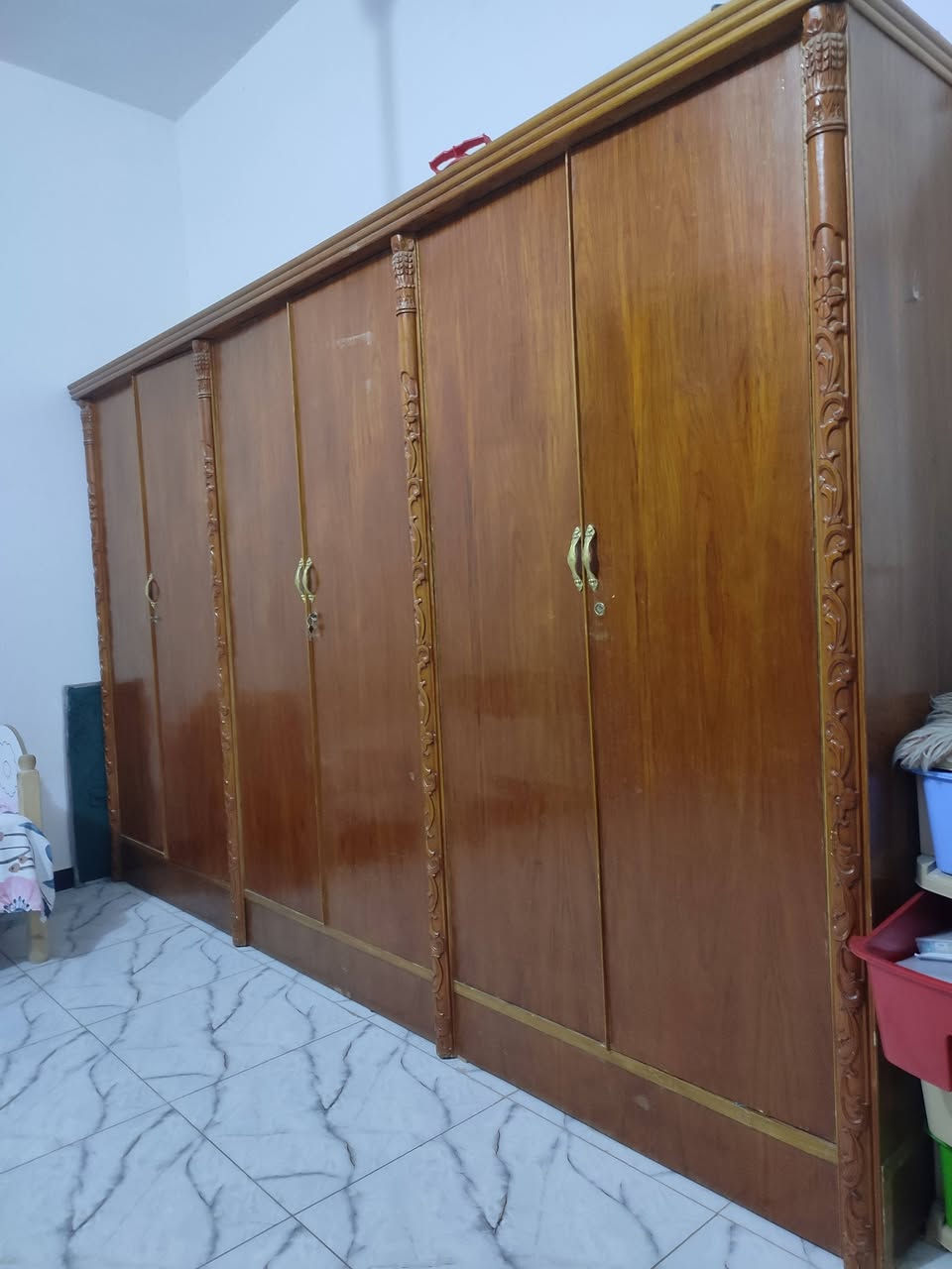 كنتور تسكام
٦ ابواب الارتفاع ٢و٢٠ 
العرض ٣متر ونص 
نجاره درجه اولى 
الحمزه الشرقي
***********
