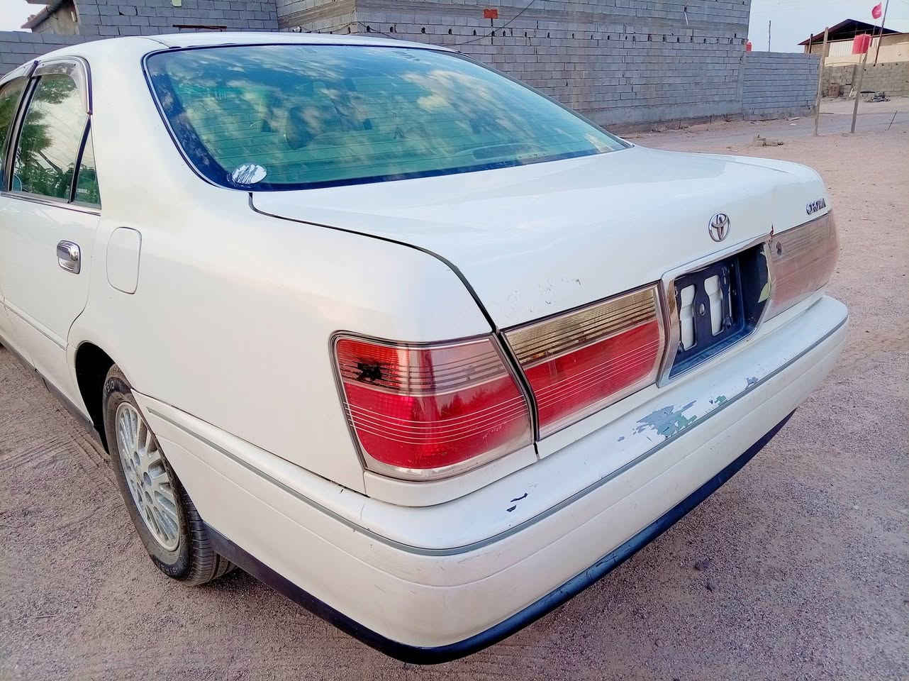 السلام عليكم
للبيع تويوتا كراون موديل 2002 كصه قماره فقط 
محرك وكير كفاله دي فور الكبير شاصي 75
السياره قماره فقط بدون أرقام . 
العنوان البصره 
السعر 35$$
الرقم
***********
