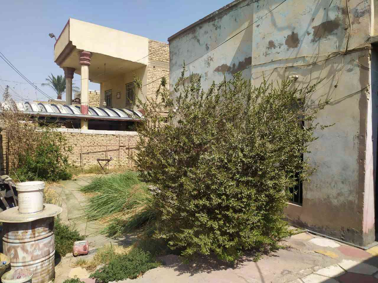 الدار للبيع طابو صرف ركن 
بناء قديم.. بأسم شخص واحد 

✅ البيت نظيف وجاهز للسكن
✅ موقع هادئ ومناسب وغني عن التعريف 
✅ جميع الخدمات متوفرة (ماء، كهرباء، مدارس، أسواق)

💰  سعر المتر 3 مليون 

📍 الموقع: (بابل / حي الزهراء مقابل دائرة صحة بابل) 

مساحه 300متر بناء 150متر وقطعه 150 وياه الدار 

استفسار اكثر اتصال على الرقم 

***********

نص مكتوب في الصور:
- شرف الإنتماء .. وفخر الخدمة