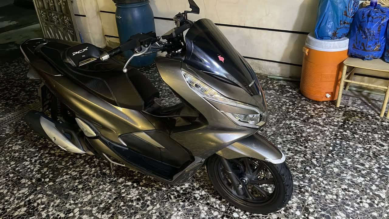 سلام عليكم PCX جيل الثالث ياباني
نازله من المعرض قبل شهرين 
ابيعلك عله صور مزاد اليابان 
الدراجه بحاله الوكاله وياها منفيسهة وكتلوكاتهة 
وبيه شاشه كاربلي الدراجه ولا غلطه كفاله حته من الطسه
حساس ازدحام✅
حساس ستان ✅
الدراجه كفاله من التاير للتاير اي نقص مابيه  
وشرط الضمان ✅
مكاني بغداد الزعفرانية ***********
