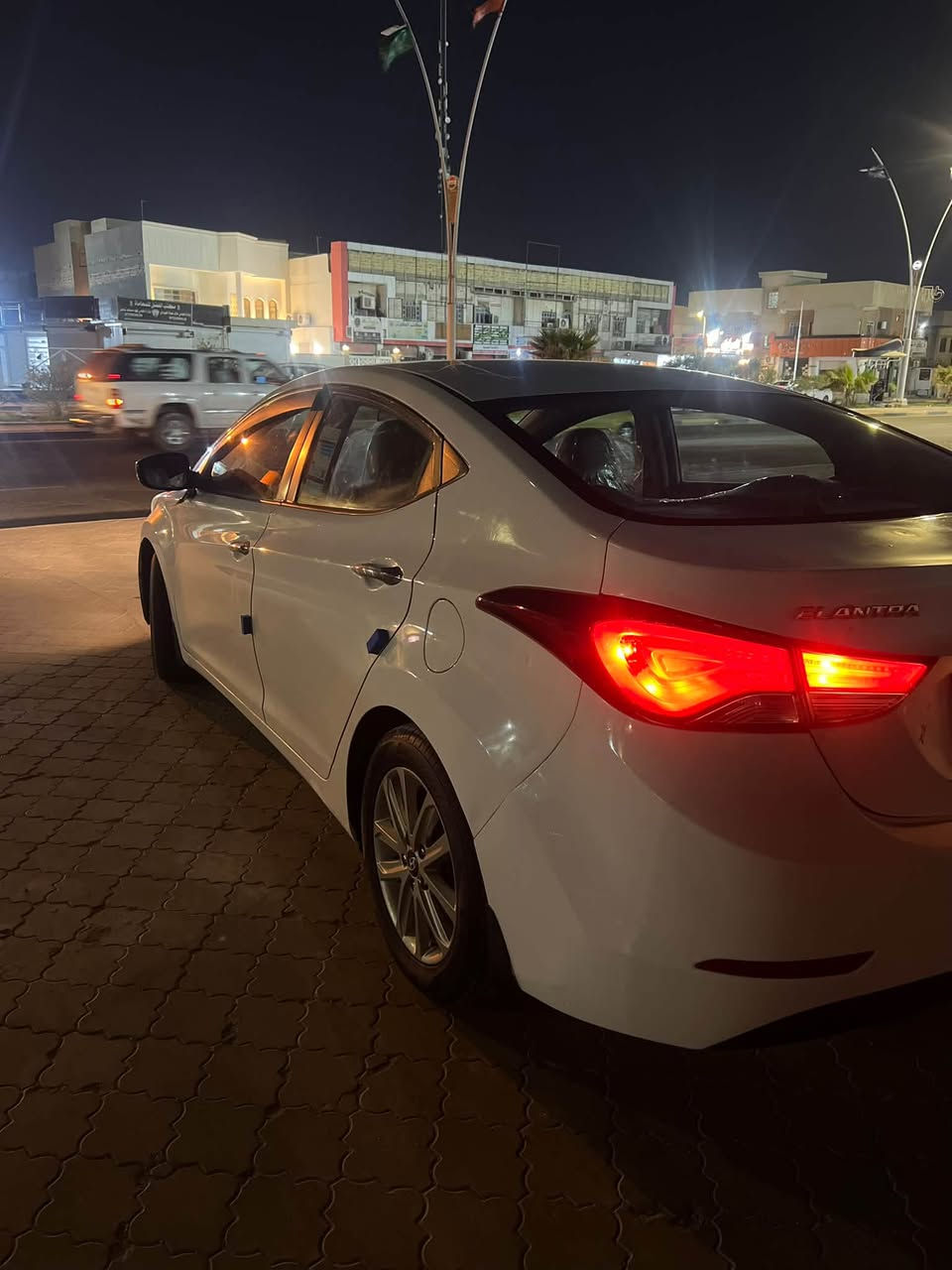 السلام عليكم
🚗 للبيع: هيونداي ألنترا2015

🔹 الموديل: 2015

🔹 المحرك: 1800

🔹 وارد خليجي

🔹 فتحة سقف

🔹 السيارة بحالة جيدة جداً 

🔹 استخدام شخصي

🔹 نظيفة من الداخل والخارج

🔹 مكيف شغال وبارد 

🔷 حداديه جديده 

🔹 جميع المواصفات تعمل بصورة جيدة

🔹 ماشية تقريباً 192كم

📍 الموقع: بصره /زبير 

💰 السعر: [120$]

موجود فحص السياره مع المنشور.

تواصل ‭***********‬
