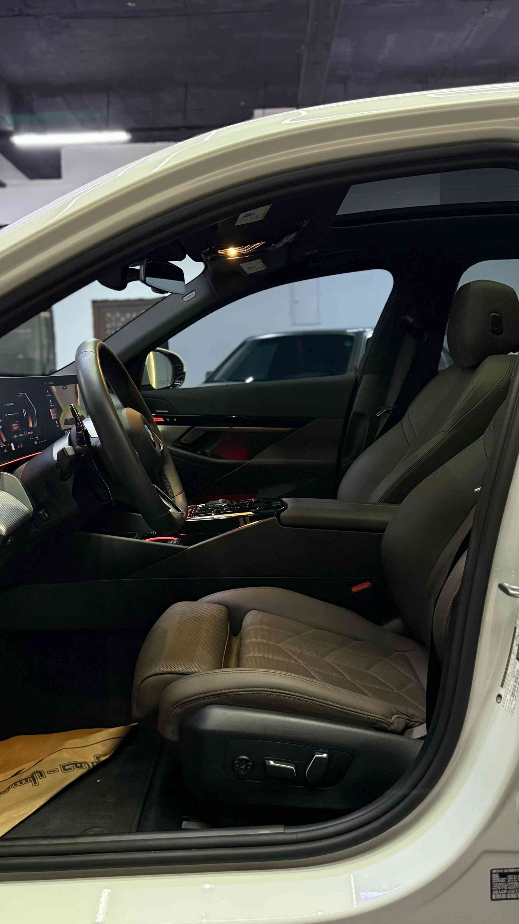 Bmw-530i Full option M-pro Clean title 2026 White & brown  Black edetion  16.000mil Call for price: *********** ***********
