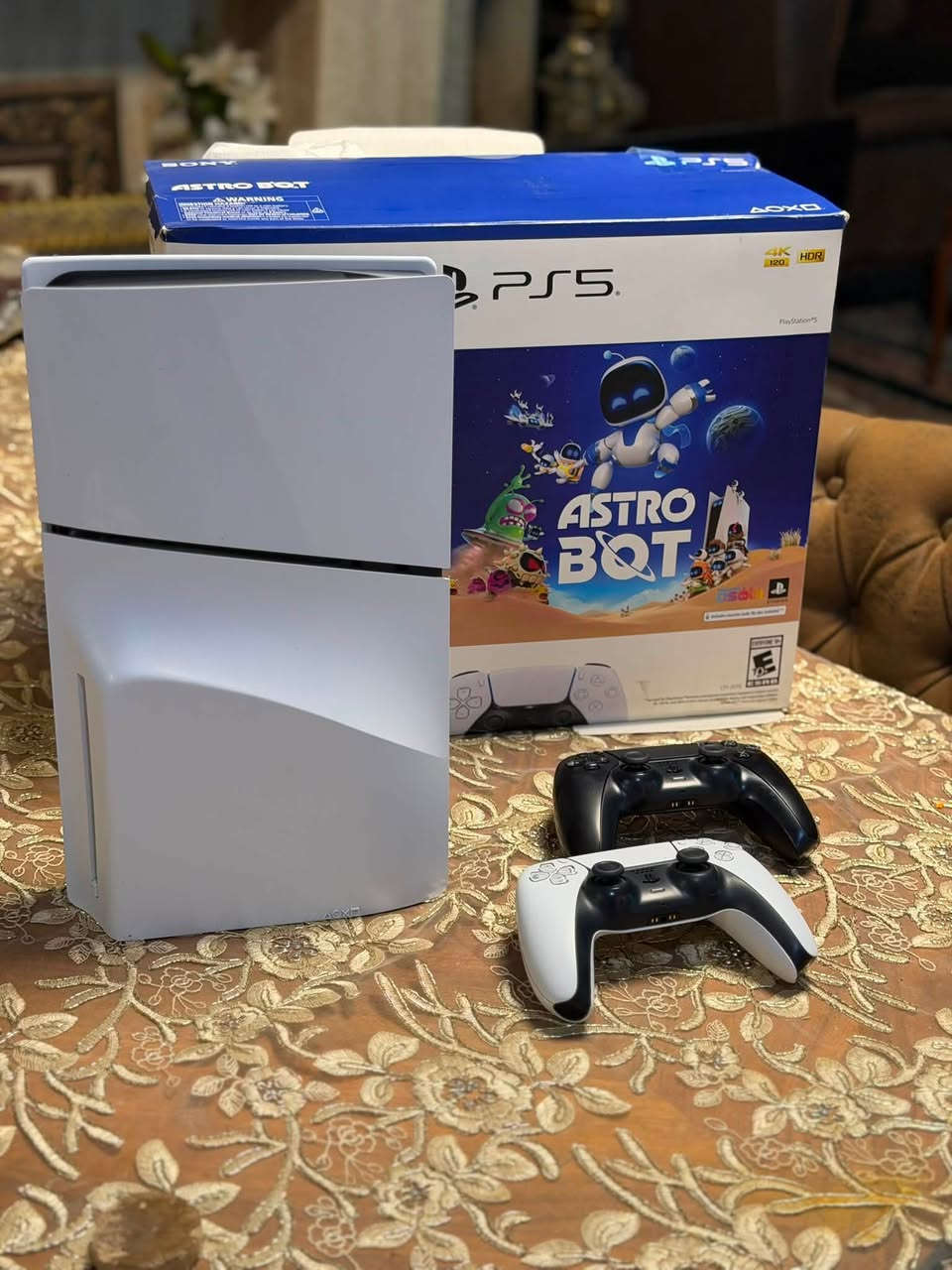 بلايستيشن 5 (PS5) نظيف وبحالة الممتاز للبيع 🎮🔥
للي يدور جهاز جاهز ومكمل من كلشي:
 * الجهاز: بلايستيشن 5 (نسخة أقراص / Disc Edition) شغال 100% وبدون أي مشاكل.
 * الملحقات:
   * الكارتون الأصلي ماله موجود.
   * يدات تحكم 2 (وحدة بيضة ووحدة سودة).
   * الكابلات والأغراض الكاملة.
السعر: 850 ألف دينار عراقي 
***********
