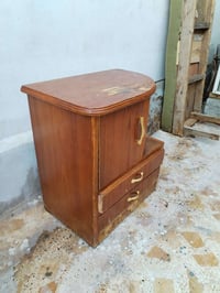خزانة • جنب اليمين