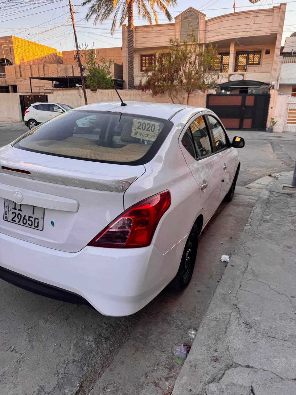 السلام عليكم
سني هندي ٢٠١٩ 
السياره مصروف عليها هواي
دوشمه عام مال نواب
عازل حراري اصلي شفاف 
زنون اصلي شمسي 
تبريد ثلج 
تخم تاير جديد
شاشه وكامره اصليات
صدر كله جديد 
حتى باتري جديد
السياره بدون نقص ابد 
كير ومحرك وكفاله
منظومه بانزين كلها جديده
السيارة بيها قطعتين صبغ جاملغ خلفي يسره وامامي يمنه
السعر (((٩٣))) وبيها مجال بسيط 
مكاني بغداد البياع
سنويه وهزه كلها جديده
***********
