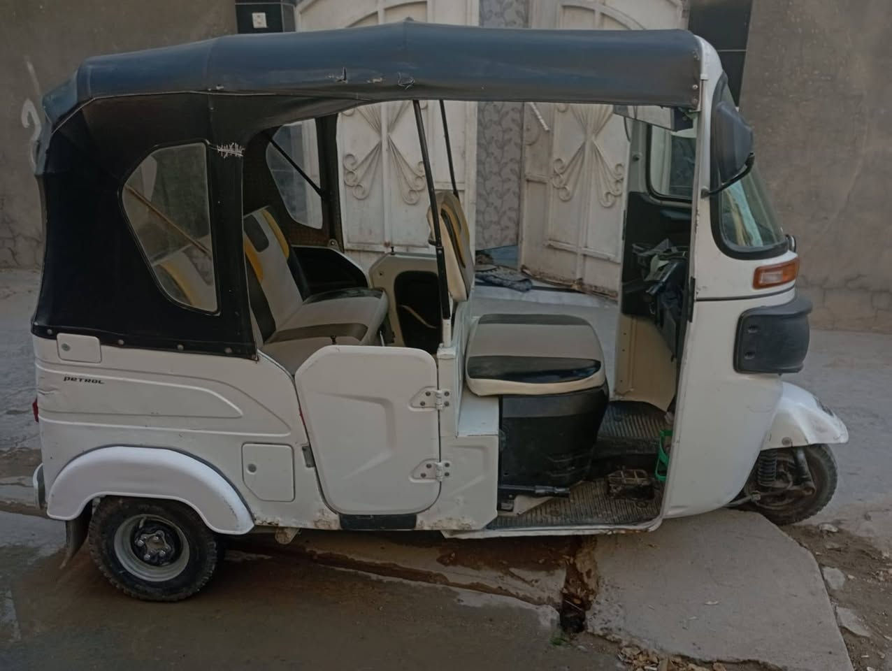سلام عليكم تكاتك 2 للبيع وحده ٢٢ والثانيه ٢١ مجفتات شركه أرقام مرقم بابل القاسم ***********
