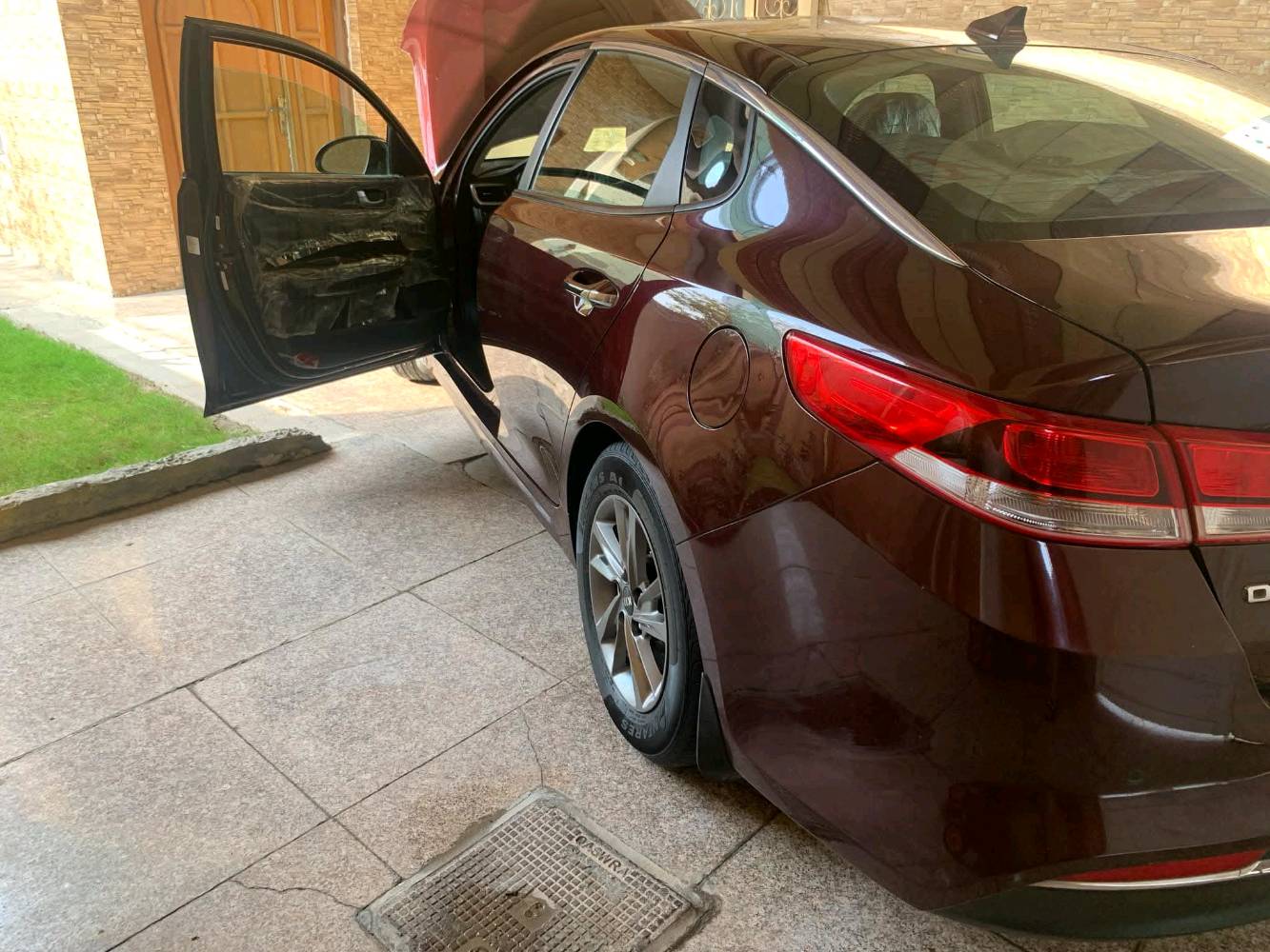 سلام عليكم 
أوتما موديل ١٩ نضيفه جداً من الخارج والداخل والحداديه والكرير بوضع الشركه تخم تاير السياره بدون صبغ وبدون ارباك  مكان السياره مركز الحله ..وعملي  بغداد *********** السعر ١٣٥ وبيه مجال