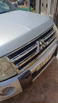 باجيرو للبيع ٢٠١٠ سلفر فول حبتور  قطعة وحدة صبغ باسمي رقم انكليزي محرك...