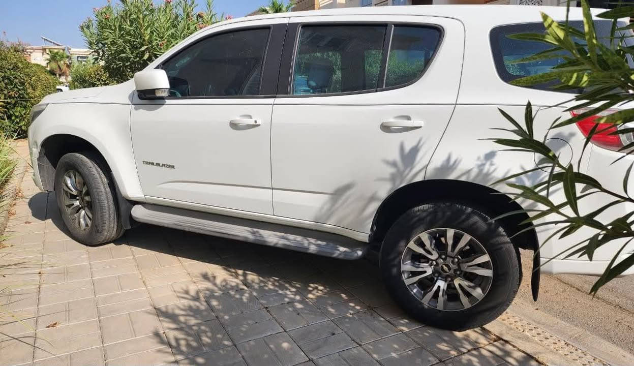 تريل بلايزر 2018 خليجي وكالة المنصور
محرك 3600
ماشية 136 الف كيلو
7 راكب كشنات مخمل مطعم بيج
تبريد 3 قطع
شاشة امامية+شاشتين خلفية
كاميرا خلفية+حساس خلفي
مرايات جانبية كهرباء مع اشارة
شاشة اعطال
محرك وكير مكفول على وضع الشركة
بيها صبغ قطعة وحدة فقط باب السائق بسبب شخوط بدون حادث
رقم السيارة اربيل مكانها في الموصل
السعر 128 سعر مناسب جدا 
تواصل ‏‪***********‬‏
