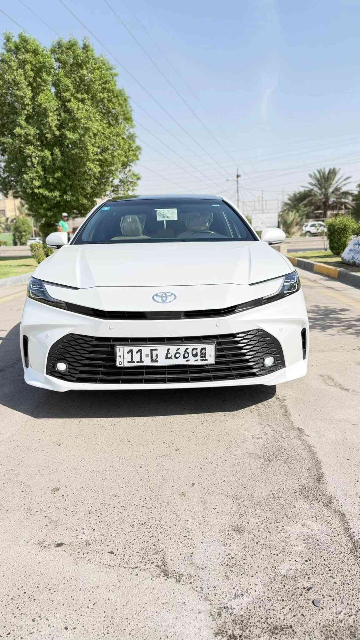 للبيع : كامري هايبرد 2025 خليجيه وكالة عبد اللطيف 
فئة lE ام البرده الخلفيه اعلى فئه 

ياباني اصلي 

بانورما على طولها مو بس فتحه 
ويل الشكل الجديد 
نظام كاربلاي 

المواصفات :
محرك هايبرد 2500 سي سي (بنزين + كهرباء)
. نظام دفع أمامي
. تشغيل بصمة (زر تشغيل)
. دخول ذكي بدون مفتاح
. حساسات أمامية وخلفية
. كامره خلفية
. أنوار LED أمامية وخلفية
. شاشة وسطية تعمل باللمس
. نظام Apple CarPlay و Android Auto
. تحكم بالمقود (ستيرنغ)
. مقاعد قماش
. مثبت سرعة
. مرايات جانبية كهرباء مع إشارات
. نظام مانع انزلاق + توزيع إلكتروني للفرامل
. نظام مراقبة ضغط الإطارات
. إضاءة داخلية بيضاء LED

السياره مكفوله كفاله عامه 
عده رصعه وسحبته bdr 

شراي تواصل على هذا الرقم 
***********
العنوان بغداد قرب تقاطع الدرويش
