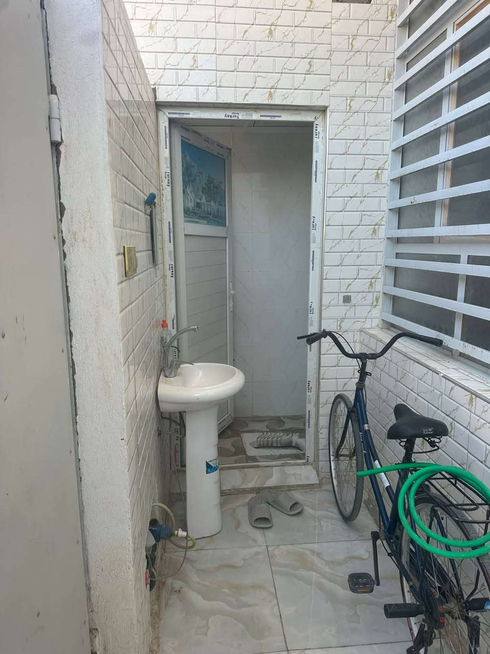 🏡 دار للبيع – طابو صرف – النجف / حي ميسان
📍 قطاع 23 – شارع 12م – قرب شارع الكات
📐 المساحة: 100م²
✅ غرفة – صالة – استقبال – مطبخ – صحيات
✅ داخلية وخارجية – صب كونكريت
💰 السعر: 110 مليون دينار (قابل للتفاوض)
📌 ملاحظة مهمة:
الدار مطلوب عليها لمصرف الرافدين مبلغ (48.5) مليون دينار، ويتم تسديده مباشرة إلى المصرف عند إتمام البيع، ويُسلَّم المبلغ المتبقي إلى البائع.
📞 للاستفسار: ***********
