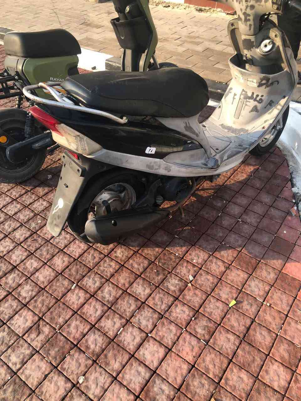 سلام عليكم دراجه ماكس قچمه للبيع نضيفه الاخر حد ما صارلهه فوك السنه من نازله رمبه كهربائيات كلهه شغاله دراجه ما مفتوحه  الدراجه بيهه الويل الخلفي عواج قلييل فقط الاستفسار *********** مكان بصره حيانيه موسى الكاضم السعر 725 وبيهه مجال حگ الجيه
