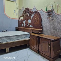غرفه اخشاب • مستعمل • فيه مجال