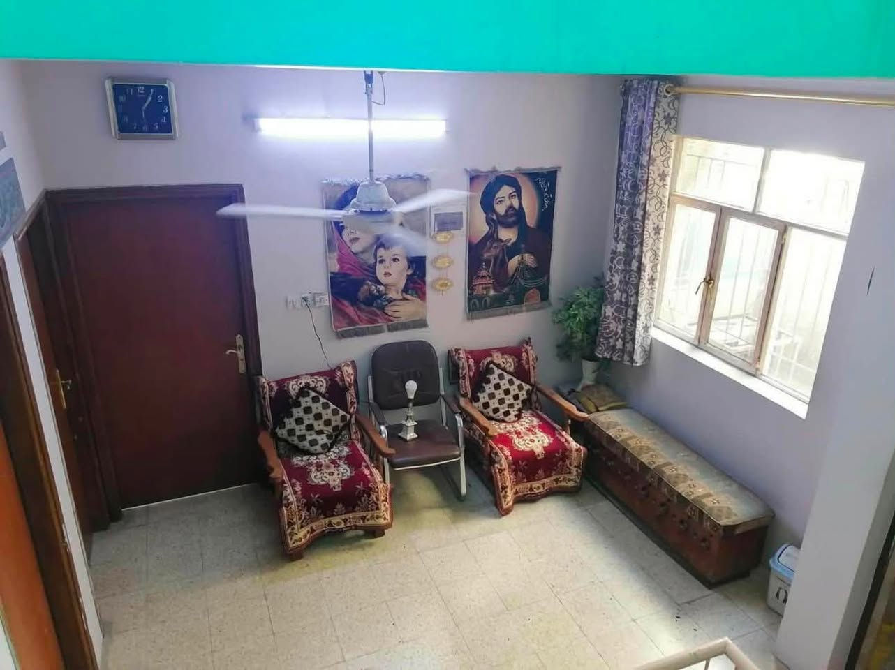 🏡 دار للبيع – بغداد / الحرية الثانية:
📍 الموقع: الحرية الثانية – محلة 426
(شارع أبو فراس – أبو الفلافل)

📐 المساحة: 150 متر
🏗️ البناء: مسلح نظيف (سنة 2008)
📏 الواجهة: 10 متر – النزال 15

✨ تفاصيل الدار:
• 4 غرف نوم
• صالة كبيرة
• مطبخ
• طرمة كبيرة
• 3 صحيات
• منور
• مخزن
• سطح كامل بمساحة البيت

📞 للاستفسار:***********

🔑 دار مرتب وجاهز للسكن، موقع ممتاز وخدمي
