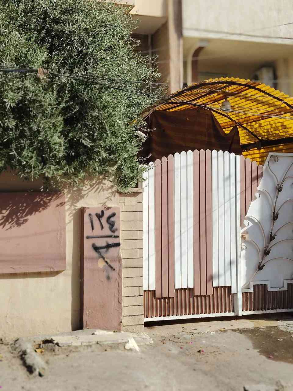 للبيع للبيع
بيت 
طابو الزهور ملك صرف
حي الجامعة
طابقين
المساحة200 m
 الواجهةm10 
يتكون من ٥ غرف نوم  مطبخ. هول . استقبال. حديقة. كراج
البيت محدث 
جيدجدا وجاهز للسكن 
للاستفسار عن السعر مراجعة
مكتب سعد النعيمي للعقار
الزهور دورة العبادي باتجاه المحروق
والإتصال ب ***********
نستقبل جميع أنواع العروض
سكني تجاري زراعي
