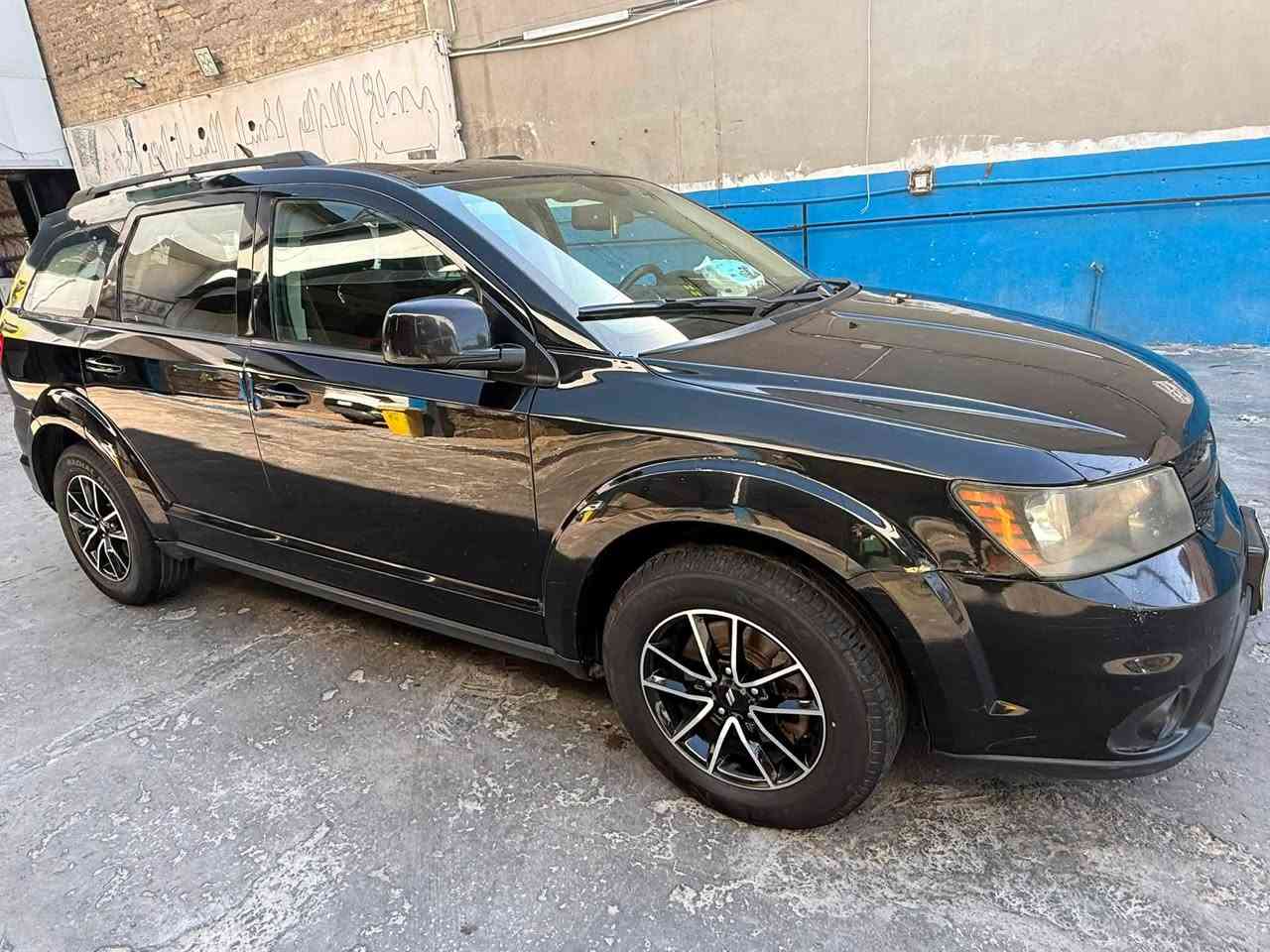 Dodge Journey 

موديل 2018 محرك 3,6 
السياره فئه GT 
٣ قطع تبريد سبعه راكب

السيارة ماشيه 300000 كيلو

بيها قطعتين و رصعه خفيفه و رصعه اثر تحميل بل قماره
بيع او مراوس حسب القناعه 
السعر 135$ وبيها مجال بسيط
مكان بغداد 

سنوية بسمي شرط تحويل و وكالة اي غرامه ينزل من السعر

***********
