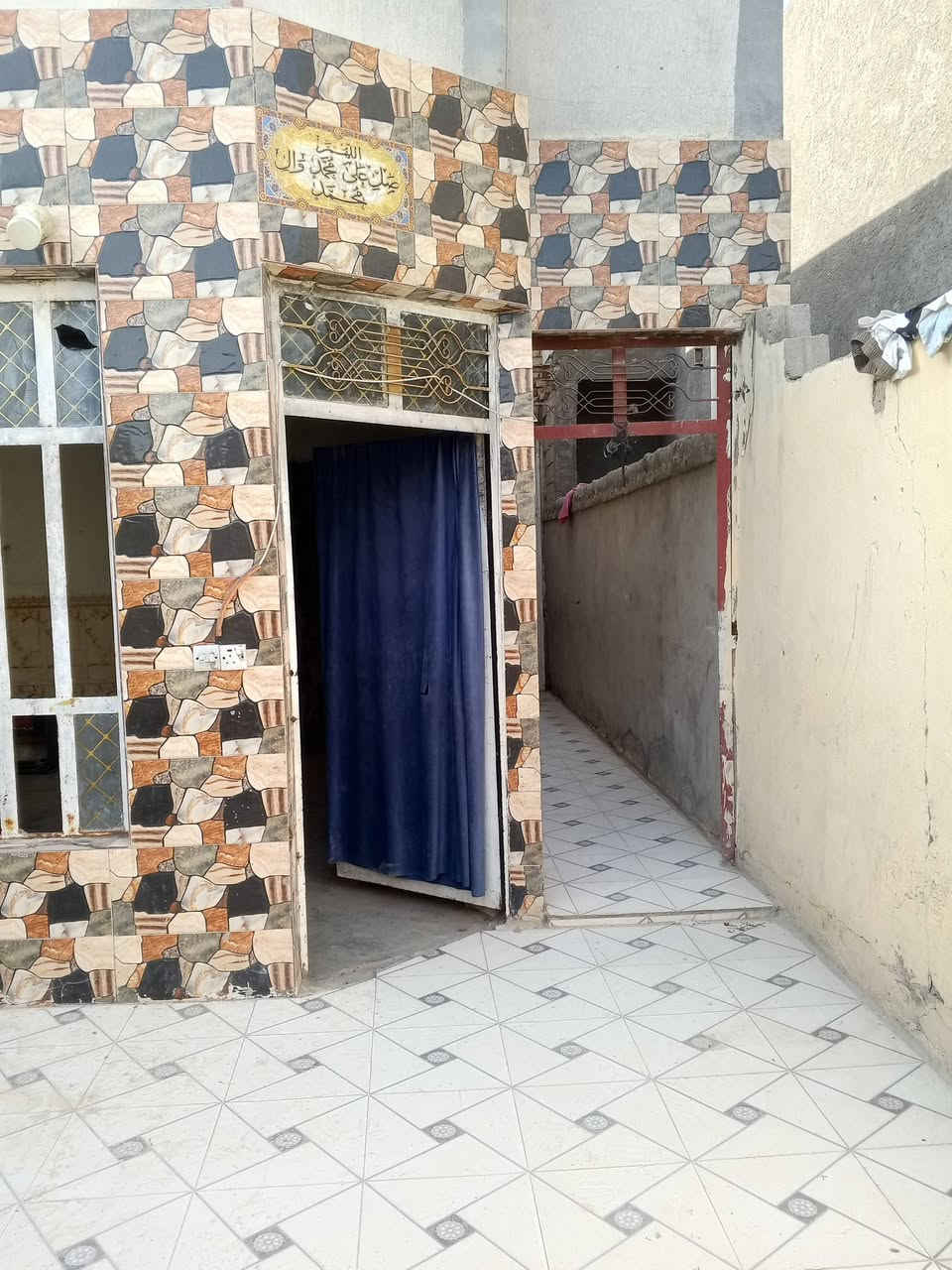 البيت لليجار المساحه ١٠٠ متر 
العنوان حله مفرك عنانه سنجار خلف 
معمل البلاستك الاتصال عل رقم ‏‪***********‬‏
