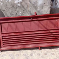 باب • ثقيل