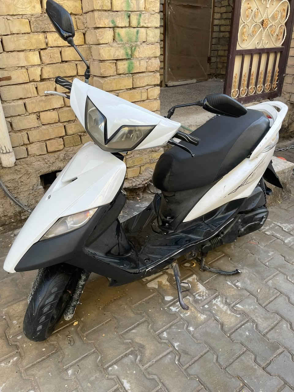 السلام عليكم دراجه ثعلب ١٤٠ للبيع
دراجه نضيفه كل نقص مابيهه الدراجه صارلها ٣ اشهر نازله من الرمبه دراجه كامله سلف هندر كهربائيات كلها شغاله الصبح نكره سلف  كلشي بلادي سعرها ٦٠٠ وبيه مجال للطيبين مكاني بغداد الشعله  *********** بي واتساب
