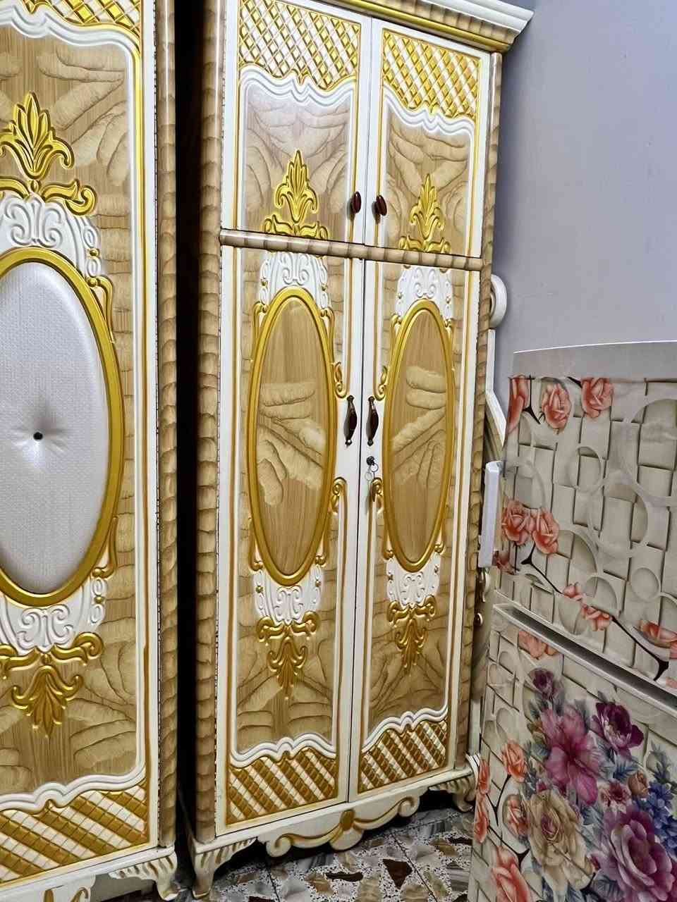 سلام عليكم عندي هاي الغرفة نضافة فول وكلش جديدة اشتريتهة ب مليونين صارلي سنتين وعارضهة بمليون وبيهة مجال العنوان بغداد المعامل العماري للتواصل واتساب فقط (***********)
