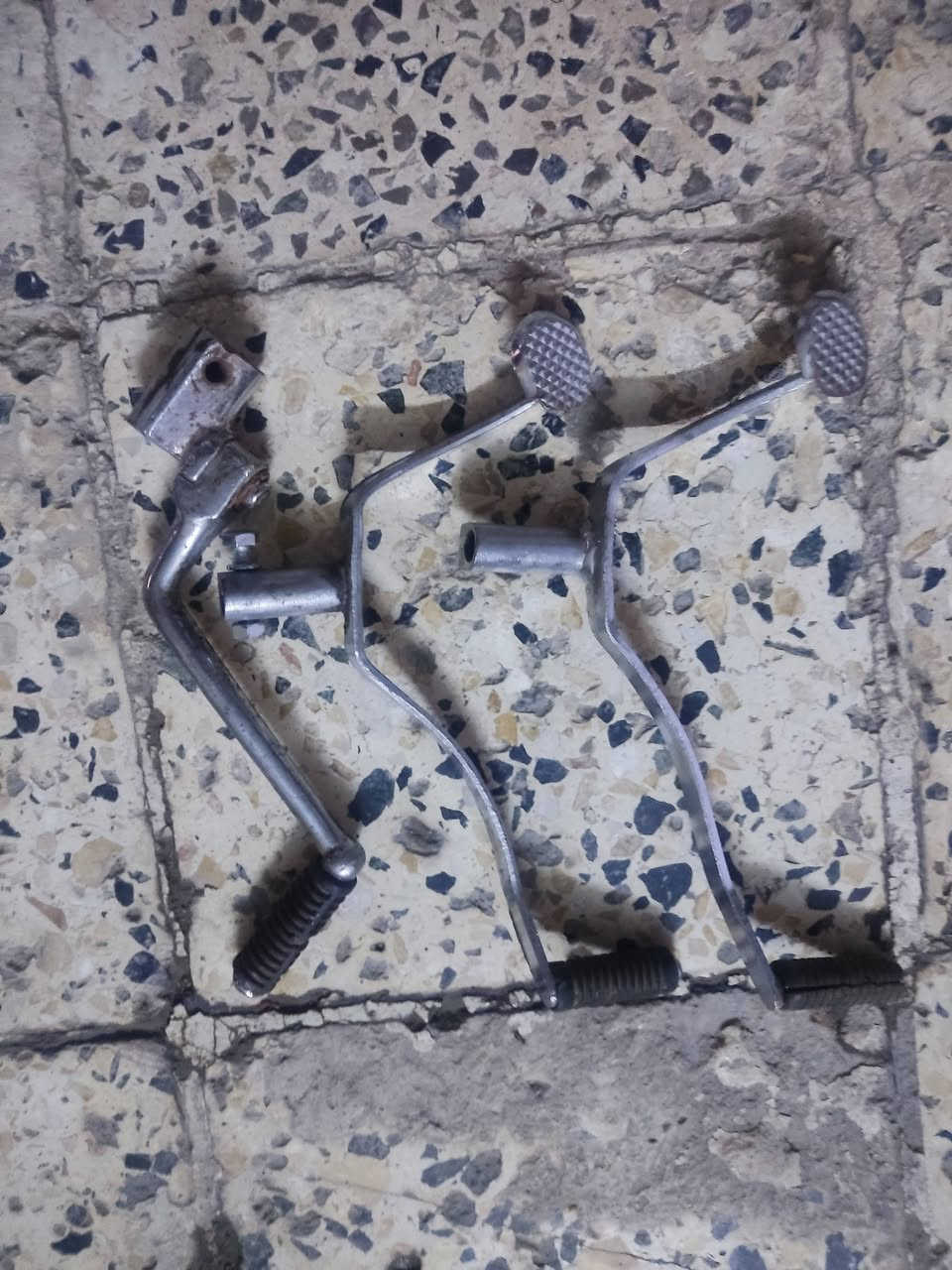 سلام عليكم اخوان غراض للبيع كلها شغاله اي حاجه تعجبك بخدمتك خاص او عل رقم بي واتساب ***********.. مكاني كوت..؟
