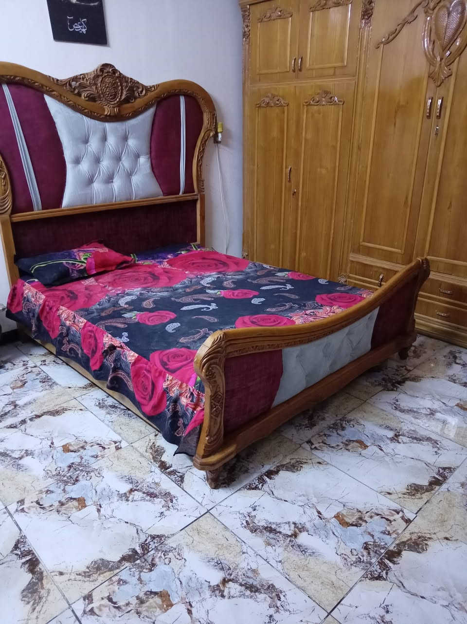 غرفه نجارة تزكام ام طابقين شغل ثكيل
الجربايه زان والزاويه مقفله  وبيها ضرر بس بصفحة الزاويه وما ماثر وبميز  المرايه شي كلش بسيط ب ٩٢٥ وبيها مجال
مكانها الحله شارع ٨٠
هذا رقمي***********!
