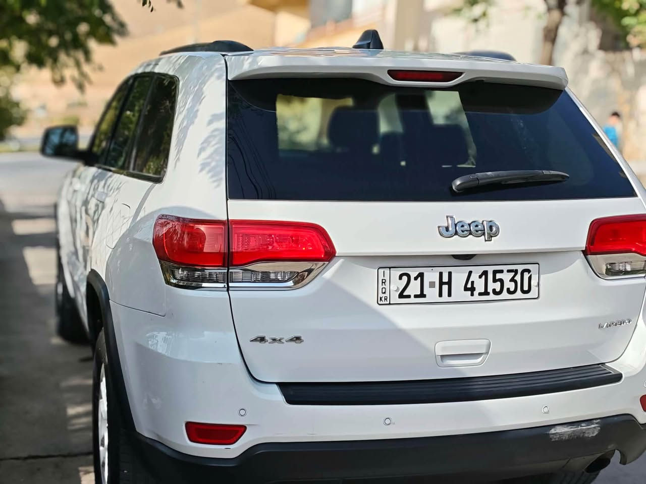 Jeep Laredo 4x4 2019
سڵاوتان لێبێت هاوریان جێب لاریدۆ دەبل ئەکسل
بەس ماشاڵلەی ئەویت 
کلینە هیچی پێوە نیە
زۆر پاکو جوان ماوەتەوە بێ مەسرەف
گێر و مەکینە و دارو بەرد بەشەرت
لە سلێمانیە سەیارەکە
گۆرینەوەمان نیە
سعری ٢٤٠ گەلا و معامەلەیەکی برایەنە

***********
