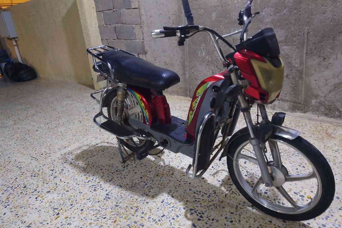 السلام عليكم 
ماطور شحن للبيع نظيف ما ناقص اي شي 
بطاريات ممتازة كهربائيات جديدة
السعر 300 بي مجال
للتواصل الرقم ‏‪***********‬‏
