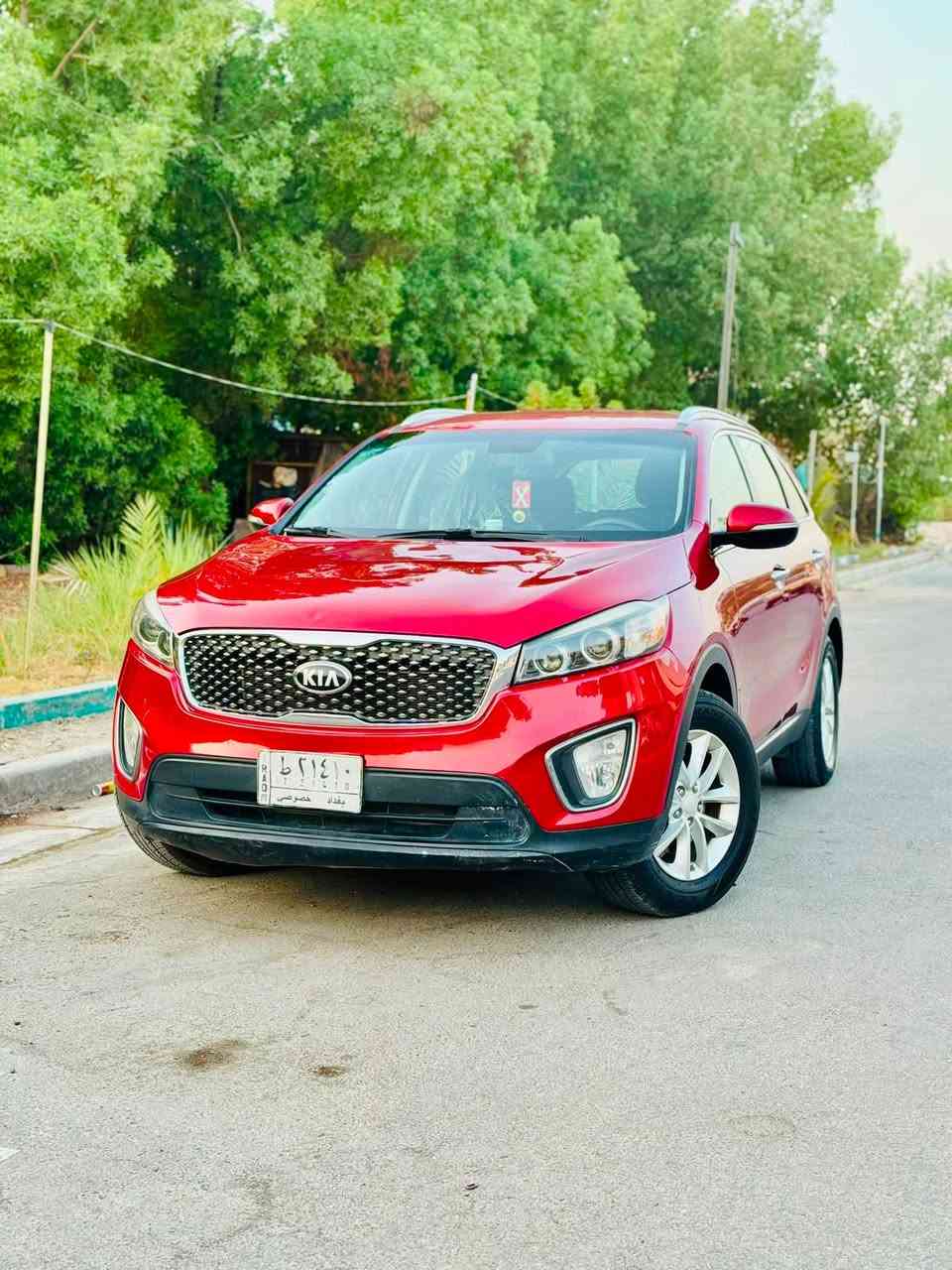 السلام عليكم .
للبيع — Kia Sorento 2016

🔹 الموديل: 2016 / وارد امريكي 

🔹 المحرك:  4v / 2.4 gdi، ماشية 80 الف فقط
المكينه نظيفه وبحاله ممتازه، لاتنقص ولا تبخر ولا بيها خمده

🔹 السعة: 5 راكب — مناسبة جداً للعائلة والاستخدام الشخصي

🔹 المكيف: قطعتين ثلج ❄️ (أمامي + وسط ) تبريد جاهز وفول

🔹 الغرفة الداخلية: تحكم ستيرن جهتين، 3 مودات قيادة، الغرفه نظيفه جداً ومحافظ عليها، استخدام شخصي فقط

🔹 الهيكل: السيارة حادثها بسيط جداً، التاير طاك وصاير طعجات بالبنيد وبارد بالكنر ع كد تلث اصابع، لا اكثر امانة الله السيارة ما بيها اي نقص او ملاحظات، السيارة بشكل عام نظيفة ومرتبه ونصبتها حلوة، مال جناي 

🛠️ الحالة العامة:
السيارة بحالة ممتازة، “تدگ سلف وتمشي” بدون ما تصرف عليها اي شي
صدر امامي خلفي بحالة ممتازة 

سونارها موجود 
وصور الحادث موجودة ان شاء الله

📍 الموقع: بغداد
💰 السعر: (١٥٨) — بيها مجال بسيط حگ الجيه فقط
📞 للتواصل والاستفسار: (***********)
