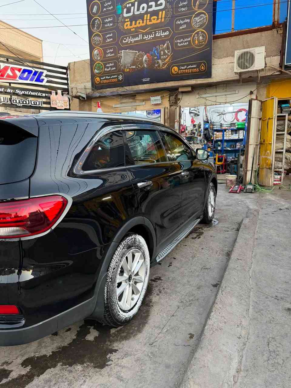 السلام عليكم
كيا سورنتو 2020  وارد أمريكي  الشكل القديم 
الرقم بغداد

ماشيه (54) الف مايل باسمي تحويل مباشر باسم المشتري 

محرك 4 سلندر حجم 2600 

7 راكب وتبريد 2 قطع 

داخل أسود 

سويج تشغيل وفتح الابواب 

كرسي السائق كهرباء 

شاشه اصليه  متصله نفكيشن 

حساس خلفي و كأمره خلفية 

لايت 4 عدسات زينون 

شاحن USB عدد 6 

هندبريك يدوي / اوتو هولد 

صندوق يدوي 

السياره جديده وجاهزه من كلشي

الاتصال ***********

سعرها عند الاتصال

بغداد / زيونه
