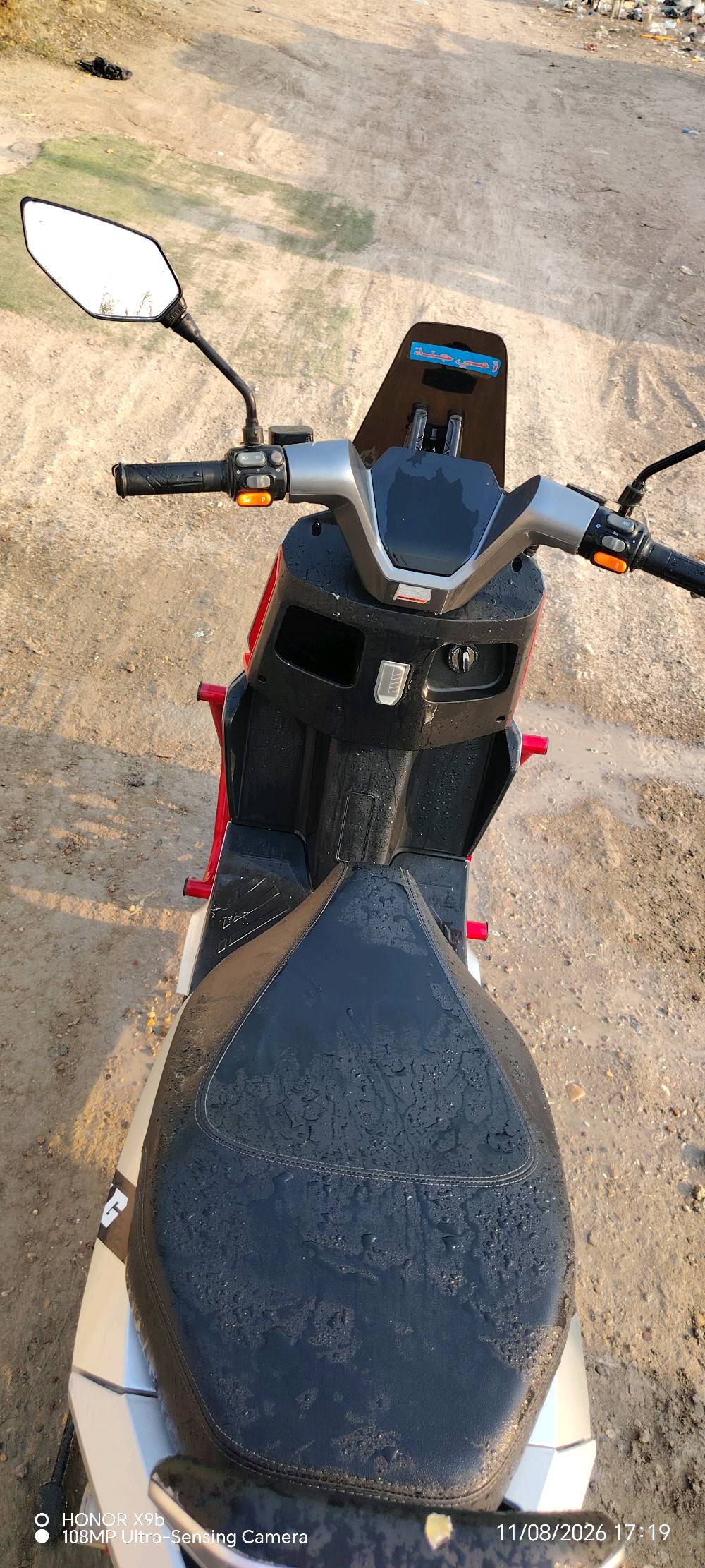 السلام عليكم.. للبيع دراجة TAILG SPORT (رياضية) غنية عن التعريف ونظيفة جداً ⚡️🔥
​محبي السرعة والأناقة، متوفرة دراجة شحن (سيكنس) نوع SPORT الحجم الكبير بحالة ممتازة، استعمال أقل من سنة، ومواصفاتها كالتالي:
​🚀 الأداء والقوة:
​سرعة حقيقية تصل إلى 80 كم/ساعة.
​تعمل بـ 6 بطاريات قوية جداً.
​المحرك (الملف): حجم 2000 واط (أكثر من 2000، عزم جبار).
​⚙️ المميزات والإضافات:
بريكات دسك امامي وخلفي 
​تصميم مقاوم للمياه (ضد المي).
وتحتوي علئ انارات جانبيه ونشره خلفيه 🔥
​نظام مانع تزحلق لأمان أعلى أثناء القيادة.
​خاصية مثبت سرعة (كريز).
​نظام دبل إشارة.
​إنارة أمامية (عالي/ناصي) ممتازة.
​خاصية "باك" (رجوع للخلف) لسهولة الركن.
​ستاندين (مسندين) لثبات عالي.
​ملحقات كاملة: تأتي مع (بصمتين + سويج تشغيل + شاحنة أصلية).
​📝 الأوراق والقانونية:
​الأوراق كاملة ومسجلة باسمي الشخصي.
​💰 السعر:
​مليون و150 ألف دينار ❌
​السعر المطلوب: مليون و50 ألف دينار فقط (وبيها مجال بسيط للشراي الطيب).
​📍 المكان: بغداد - سبع البور.
​، لمزيد من التفاصيل أو المعاينة يرجى التواصل عبر الرسائل.اوعبره الرقم افضل ***********بي واتساب🤝