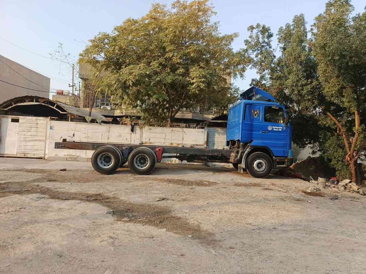 سكانيه 143 
موديل 1996
شاصي بلادي مكفوال 10 ملم 
مكينه سوده 8/0
كير3/3 900
قمار ٤ جوبلسات مكفوال من صبق
تخم تاير 
رقم بصره نكليزي بسمي تحويل مباشر
سياره على وظع شركه 
العنوان بغداد العبيدي
***********
