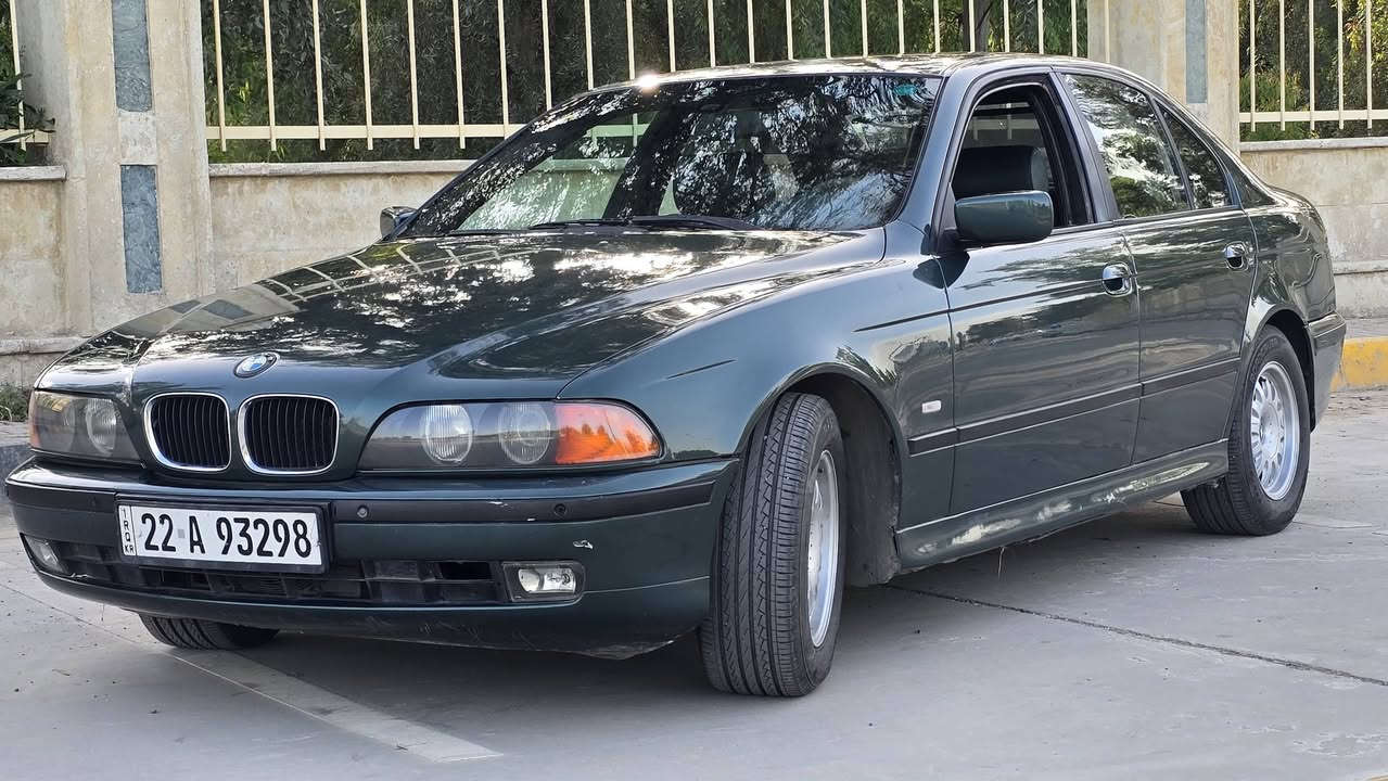 السلام عليكم للبيع بدون مراوس
BMW e39i 1998

محرك ٥٢٨ اصل لون زيتوني مصبوغه جماليه

داخل جلد زيتوني مطعم ليموني

فتحه سقف حساسات خلفي امامي تبريد ثلج
 سنويه بأسمي 2030 
السعر 95 قفل 

رقم الهاتف

***********
***********
