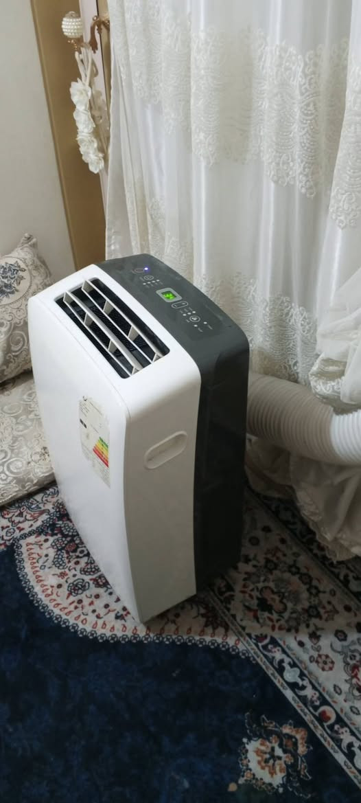 للبيع سبلت متنقل ماركة هايسنس Hisense الأصلي يستخدم للغرف و المكاتب الحجم 1 طن تبريد سريع وسهل الحركه يسحب 4امبير نظيف جدآ اخو الجديد مكفول من اي خلل السعر 200 بي مجال بسيط للشراي ***********
