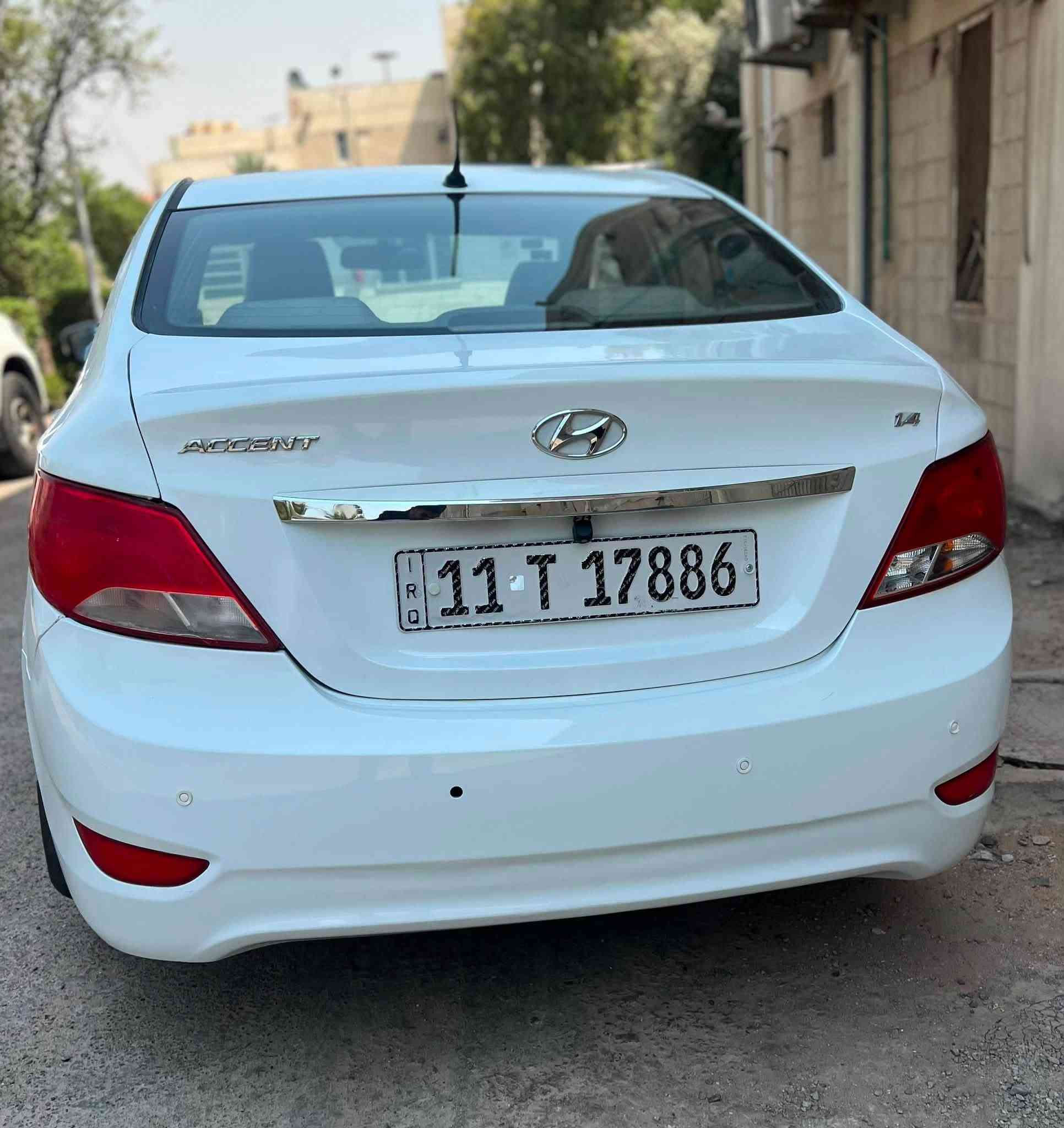 السلام عليكم
هونداي اكسنت 2016 وارد خليجي فول مواصفات محرك 1600 السياره ب اسمي وهزه جديده ورقم انكليزي 
السياره بيها صبغ جاملغات الخلفيه والصندوق مبدل ومصبوغ 
وبيها بارد بسيط ب الجاملغ الأمامي جهة السايق 
گير محرك تبريد خير من الله 
شرط التحويل 
مكاني بغداد 
رقم الموبايل ***********
السعر 92 وبيها مجال
