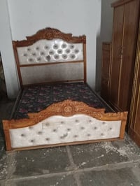 عندي غرفه لبيع سعره600وبيه مجال ونقصه ميز توليت رقم لهاتف 07711892836