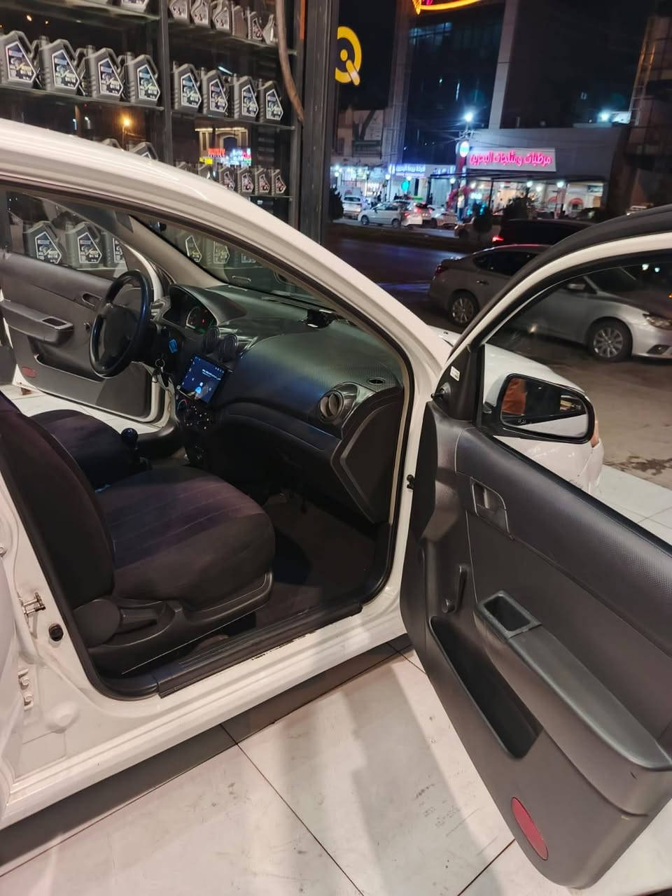 السلام عليكم

عندي اڤيوو للبيع موديل 2008 كير عادي وتبريد ثلج
 وكير ومحرك شرط والسيارة بأسمي وشرط التحويل وبيها صبغ بالدوسه فقط وموجود السونر يمي مكاني الموصل
 السعر 72  وبيها مجال 

وهذا رقمي *********** وبي واتساب
