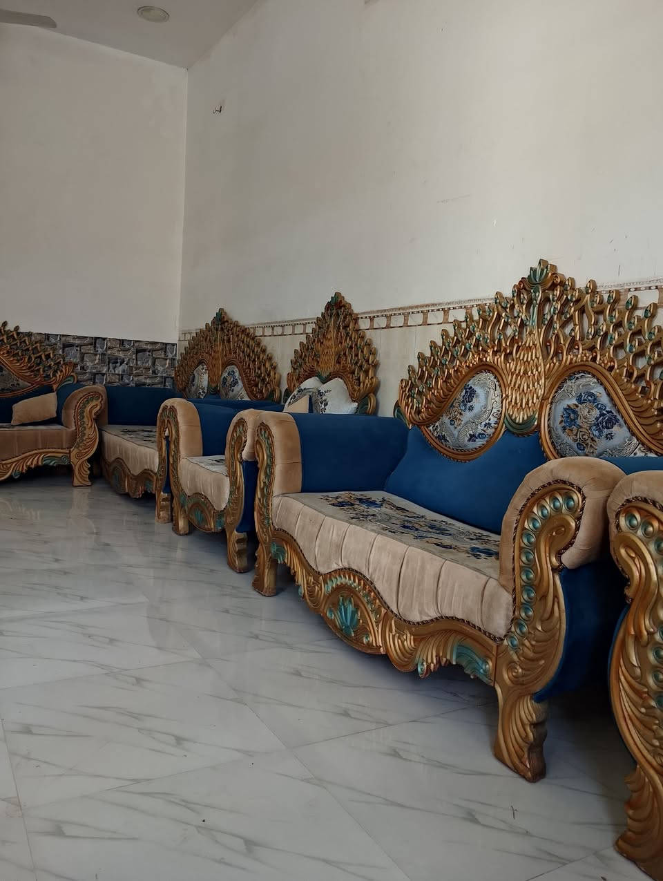 كنب • بدون وصف